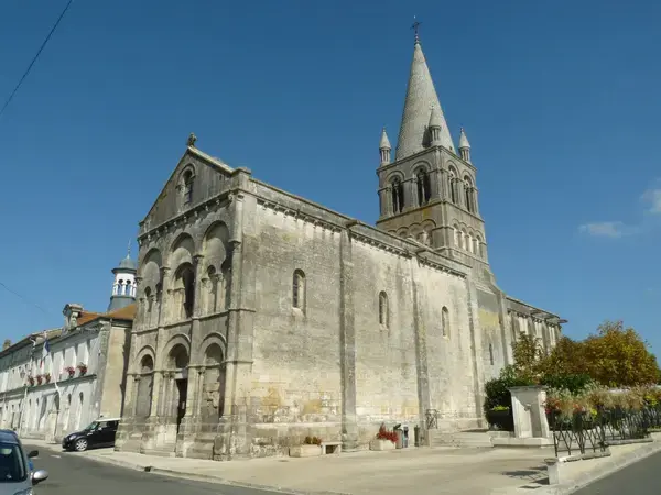 Borne de Recharge Maison Entreprise borne de recharge Roullet-Saint-Estèphe