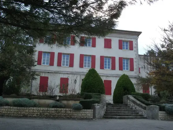 Borne de Recharge Maison Entreprise borne de recharge Simiane-Collongue